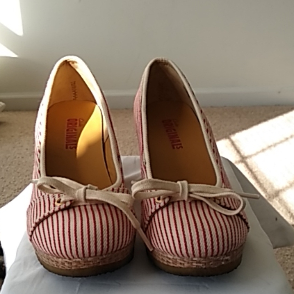 Clark's original cream & red stripe nautical wedge‎ size 8.5
